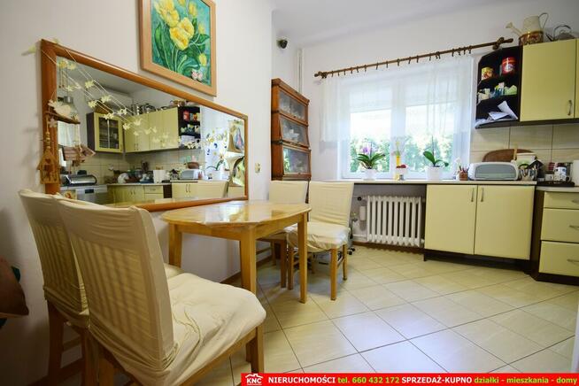 Zadbany dom do zamieszkania, ładna działka.