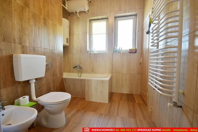 Zadbany dom do zamieszkania, ładna działka.