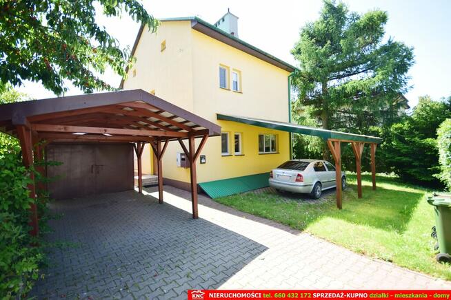 Zadbany dom do zamieszkania, ładna działka.