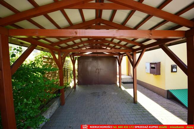 Zadbany dom do zamieszkania, ładna działka.