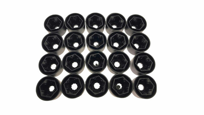 VW VOLKSWAGEN NAKŁADKI KAPSLE ZAŚLEPKI NA ŚRUBY FELG VW 17