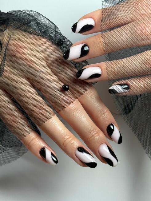 Zatrudnię stylistkę paznokci GDYNIA