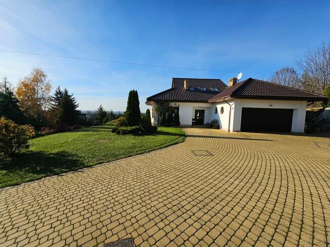 Komfortowy dom na wzgórzu z dużą działką!