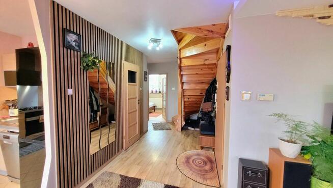 2-poziomowe z ogródkiem i miejscem postojowym w szeregówce