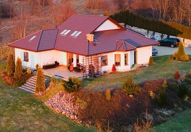 Komfortowy dom na wzgórzu z dużą działką!