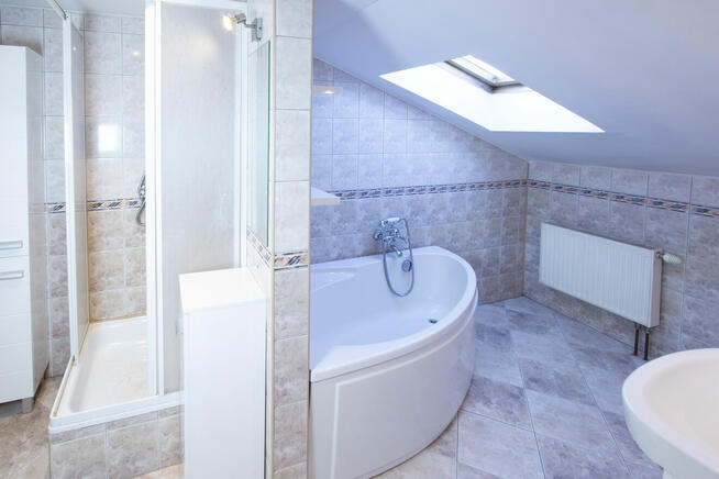 Przytulne mieszkanie typu M-4 blisko Rynku Skoczowa.