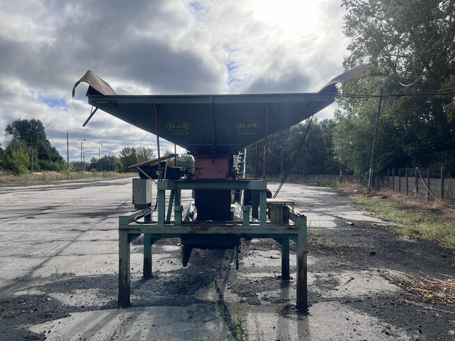 SYNDYK SPRZEDA KRUSZARKĘ WALCOWĄ STACJONARNĄ DO WĘGLA