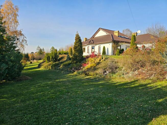 Komfortowy dom na wzgórzu z dużą działką!