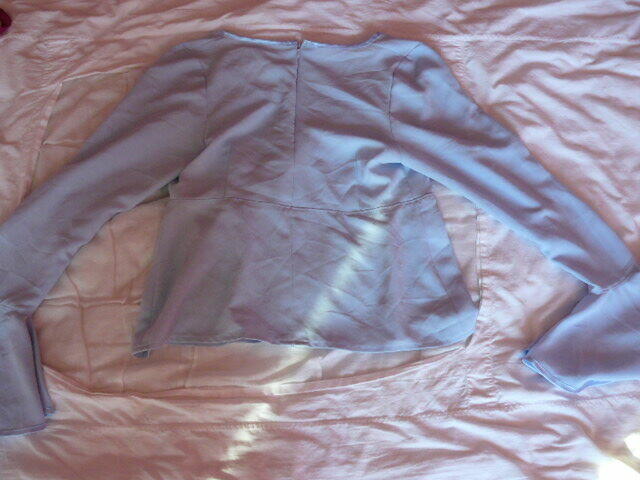 Blekitna bluzka z dlugim rekawem, falbankami