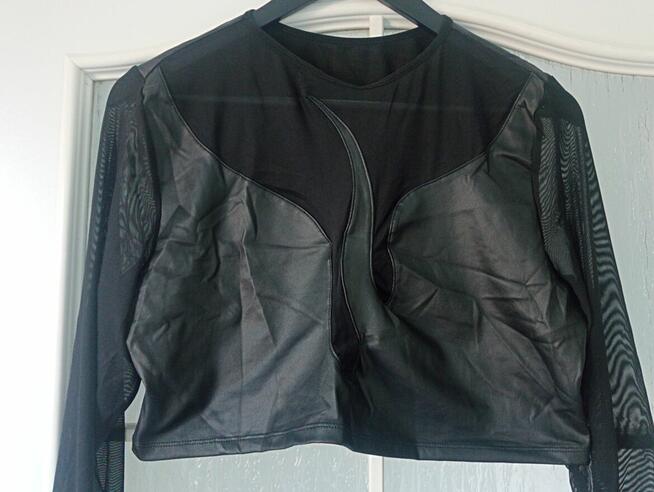 Szałowa lateksowa bluzka plus size