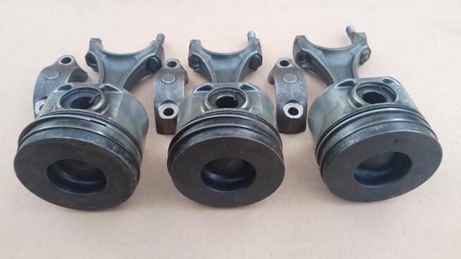 Tłok + korbowód 3.0 DI ZD30 Nissan Patrol Y61 GU4 Terrano II