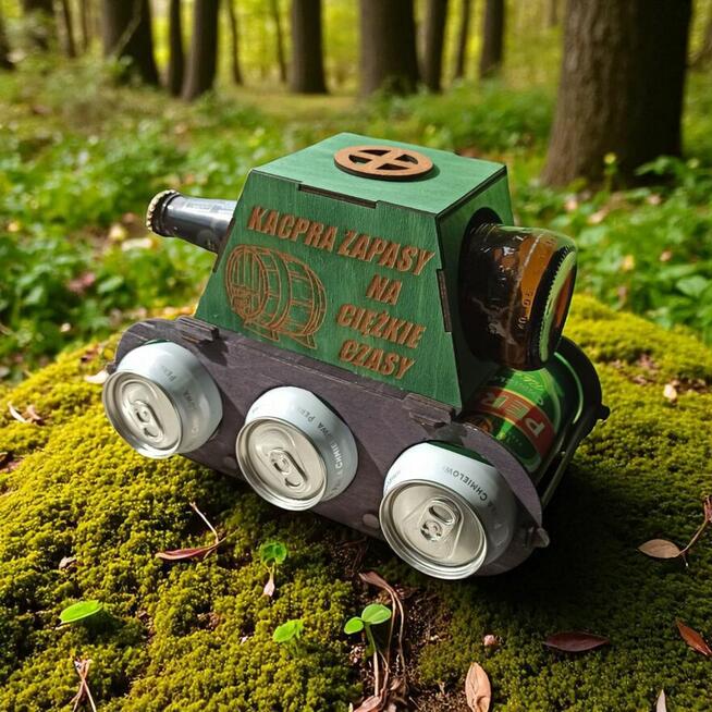 Drewniany Czołg na Piwo z Grawerem - Prezent dla Taty, Chłop