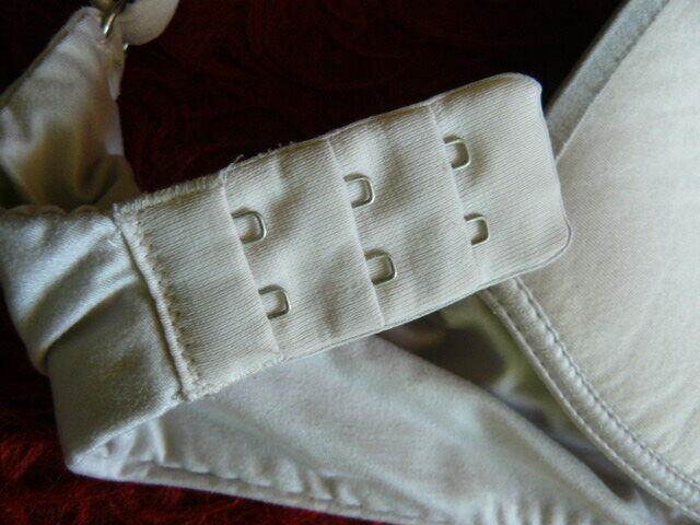 Biustonosz bezowy 75B