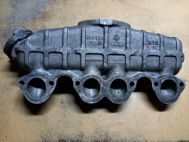 Kolektor ssący do VW T3 Audi 80 D TD 068129713 G