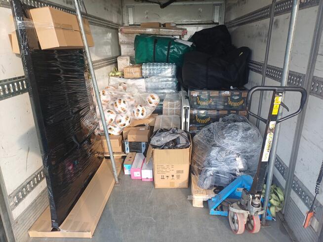 Transport palet, maszyn i rzeczy Duszniki - bus z windą