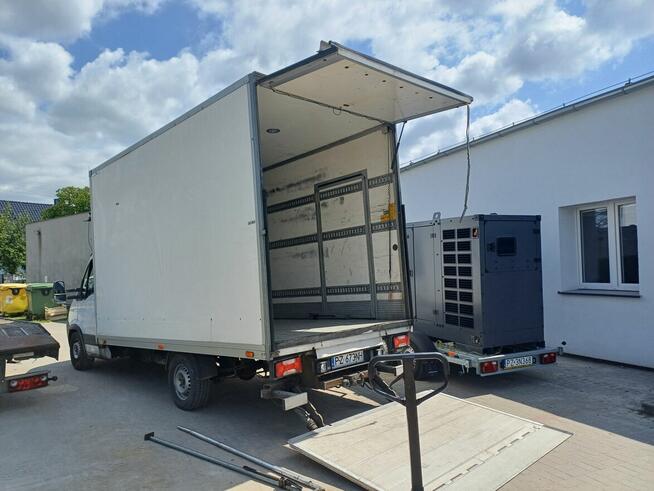 Transport palet, maszyn i rzeczy Duszniki - bus z windą