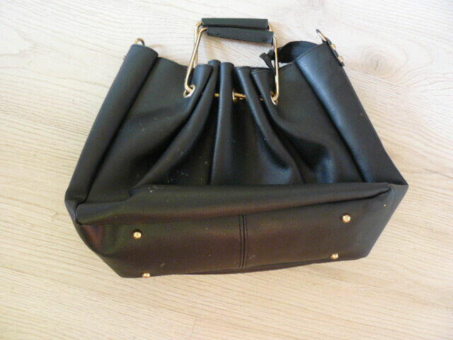 Czarna torebka do reki