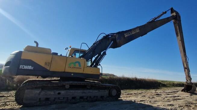 Volvo EC360 long reach 22m – potężna maszyna do stawów