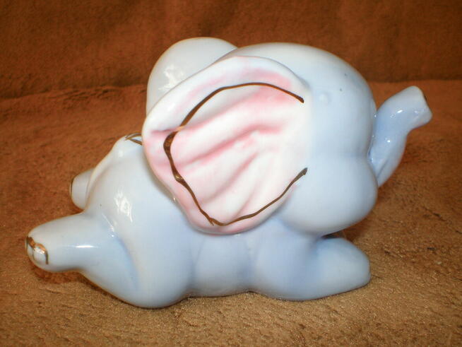 Sprzedam figurkę ceramiczną mały słoń, używany, stan dobry.