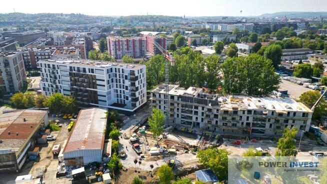 Narożne 3-pokojowe z dużym balkonem na Zabłociu