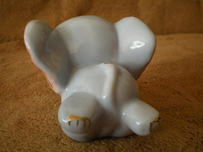 Sprzedam figurkę ceramiczną mały słoń, używany, stan dobry.