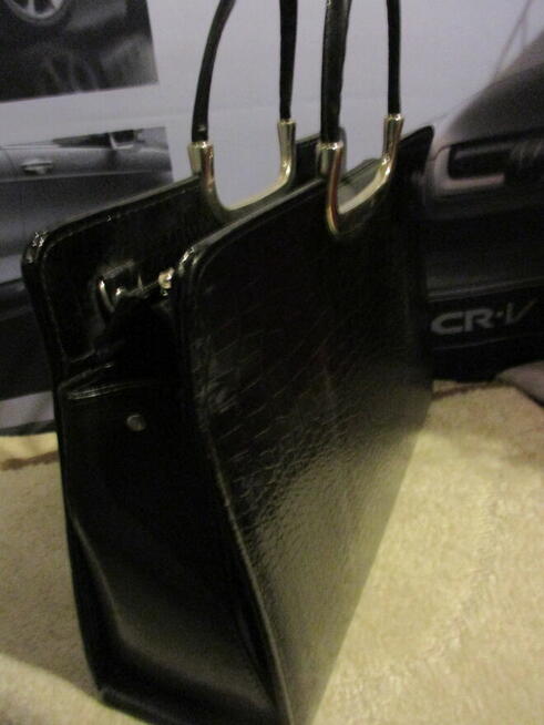 Praktyczna torebka damska.