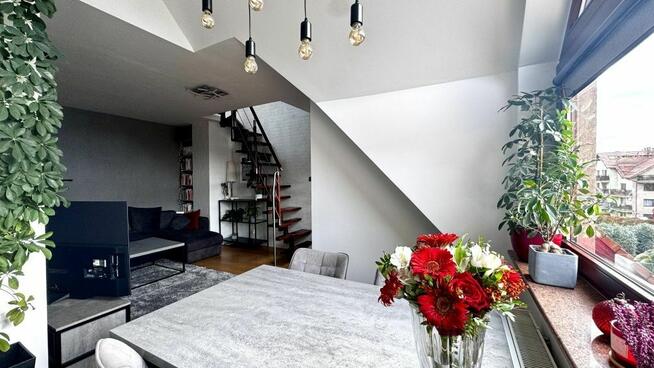 Nowoczesne dwupoziomowe mieszkanie | Jasne, ciche