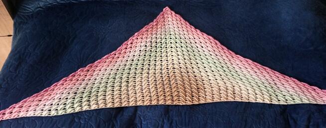 Chusta robiona na szydełku