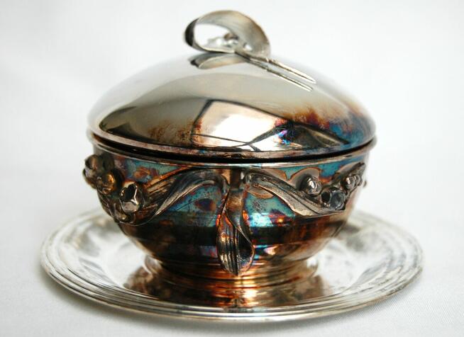 Posrebrzana cukiernica platerowana srebrem konwalie Resovia