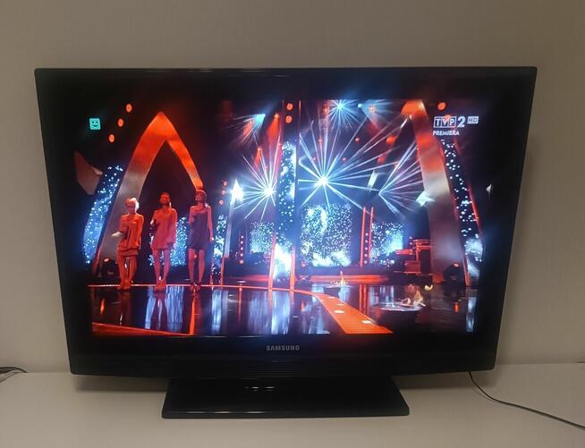 32 Cali TV Samsung LCD HD + Kabel Hdmi + Upominek +