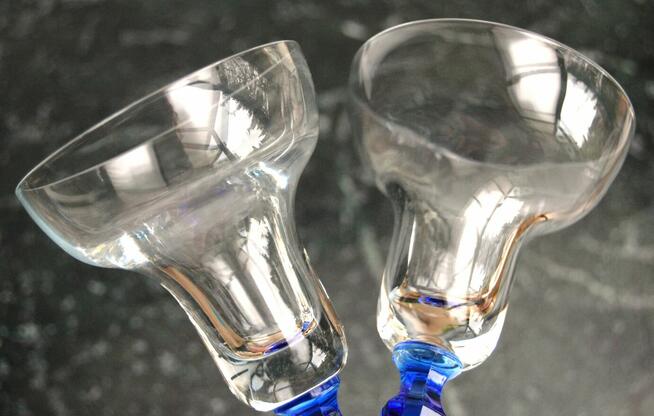 Dwa kryształowe świeczniki kielichy błękitne niebieskie