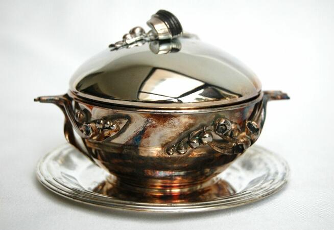 Posrebrzana cukiernica platerowana srebrem konwalie Resovia