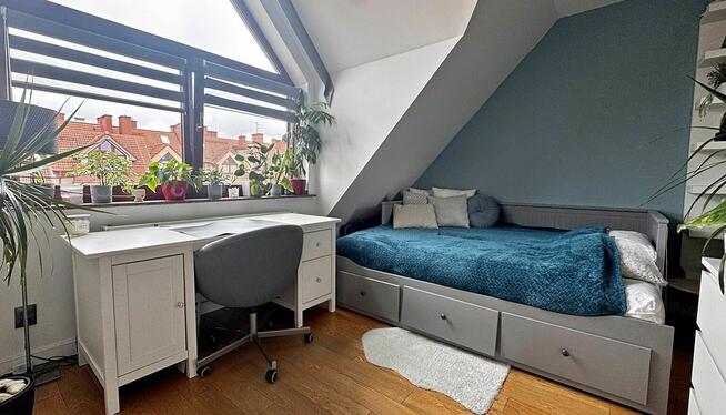 Nowoczesne dwupoziomowe mieszkanie | Jasne, ciche