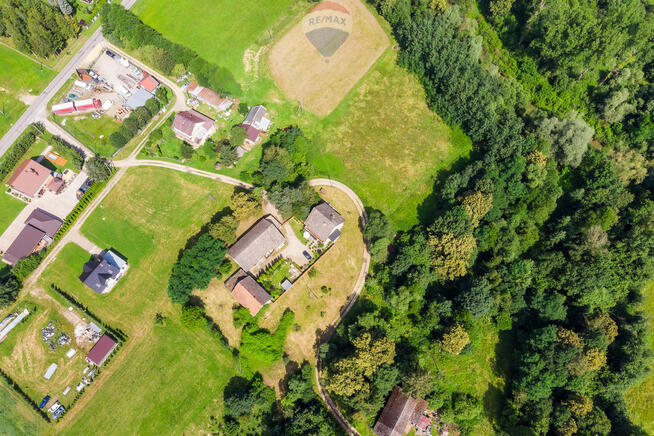 Dom do remontu, duży budynek gospodarczy