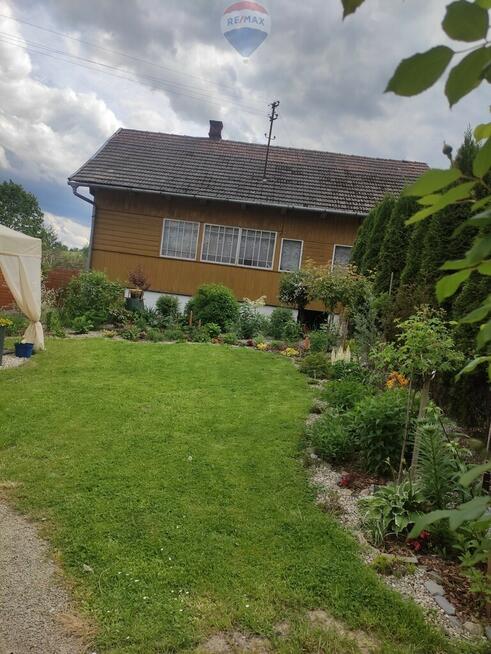 Dom do remontu, duży budynek gospodarczy