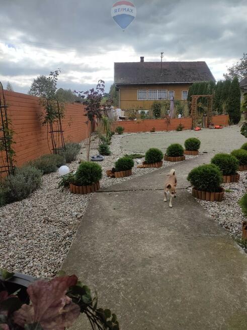 Dom do remontu, duży budynek gospodarczy