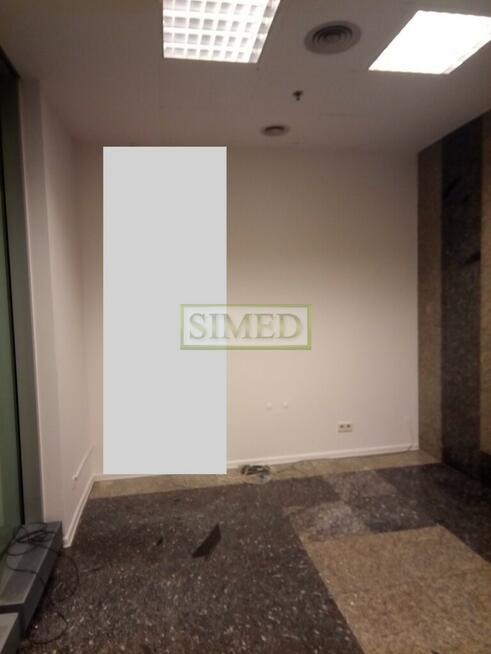 Mały punkt handlowo usługowy w Centrum Warszawy