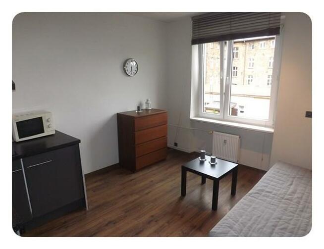 Do wynajęcia jasna kawalerka, Oswobodzenia 38 A