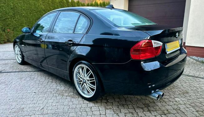 BMW 320i e90 150KM 6Biegów Navi iDrive 16:9 Koło 18' Atrakcyjna opłaty