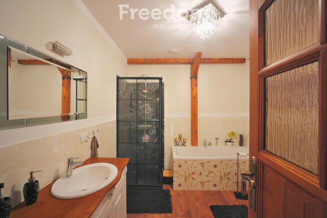 Dom ze dużą stolarnią i 2 działki!