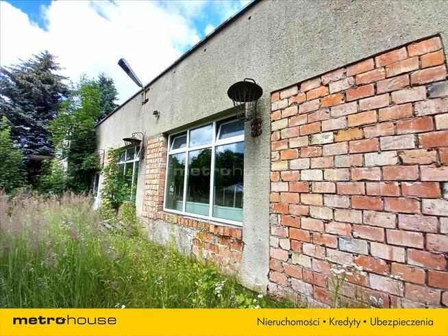 Obiekt byłej restauracji w Siemyślu z parkingiem