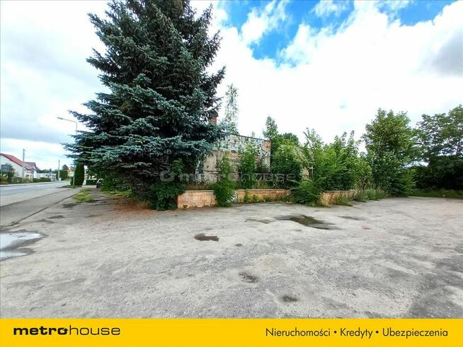 Obiekt byłej restauracji w Siemyślu z parkingiem