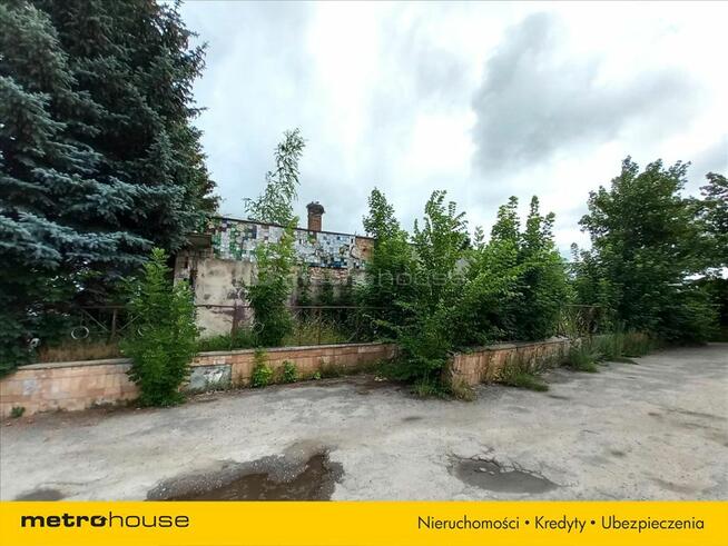 Obiekt byłej restauracji w Siemyślu z parkingiem