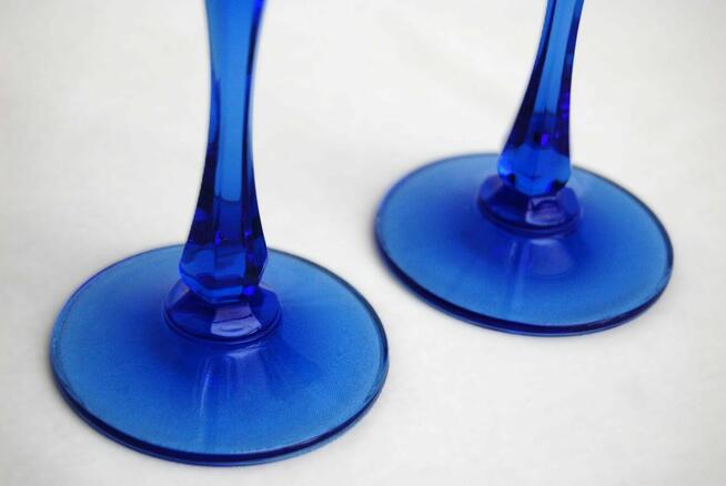 Dwa kryształowe świeczniki kielichy błękitne niebieskie