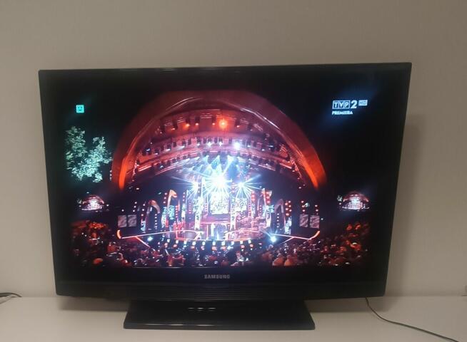 32 Cali TV Samsung LCD HD + Kabel Hdmi + Upominek +