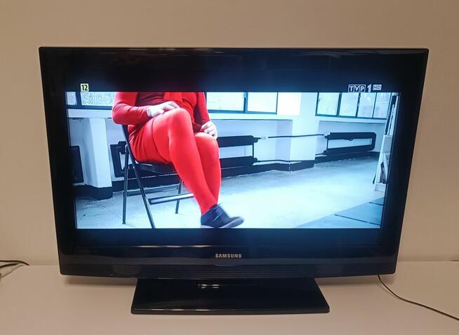 32 Cali TV Samsung LCD HD + Kabel Hdmi + Upominek +