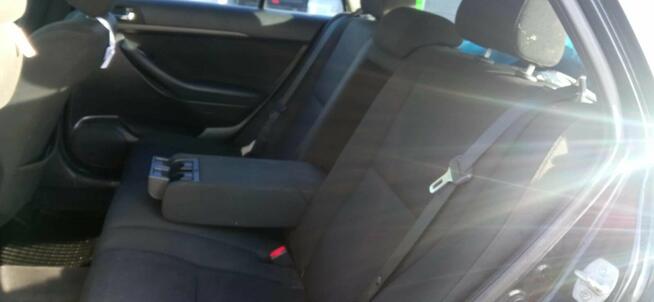 avensis 1,8 lpg opłacona z hakiem klima 4xel szyby do jazdy