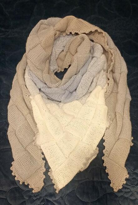 Chusta zrobiona na szydełku