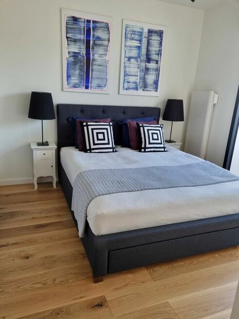 Łóżko tapicerowane ze stelarzem i materacem 160x200