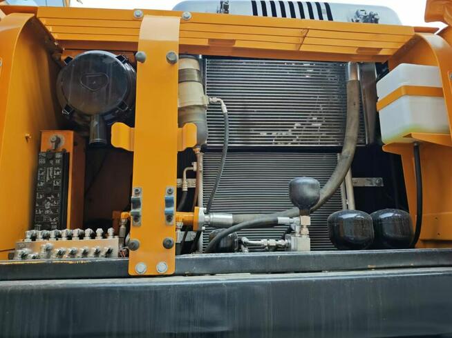 2019 Hyundai 210w-9 + luzka obrotowa of 360°